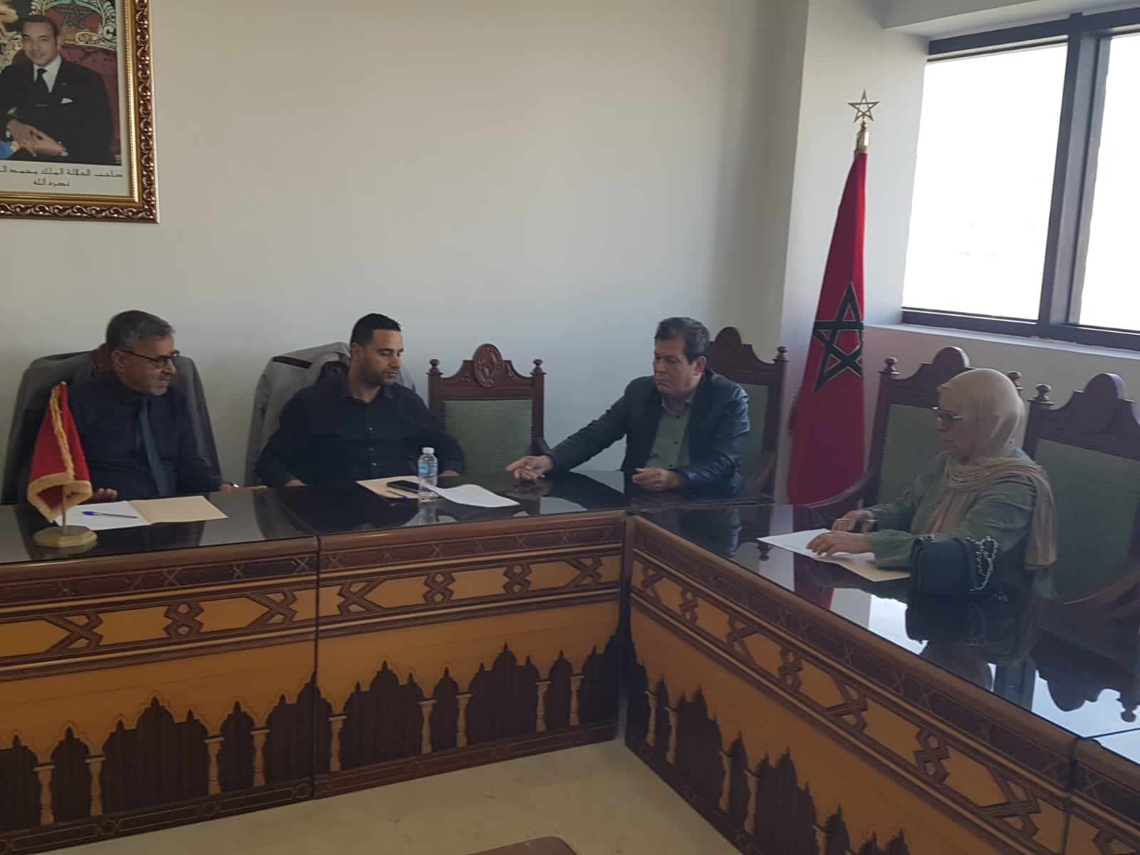 لجنة البنية التحتية تعقد اجتماعا بغرفة الصناعة التقليدية بطنجة لمناقشة وضعية الأنشطة الحرفية بالجهة. لجنة البنية التحتية تعقد اجتماعا بغرفة الصناعة التقليدية بطنجة لمناقشة وضعية الأنشطة الحرفية بالجهة.