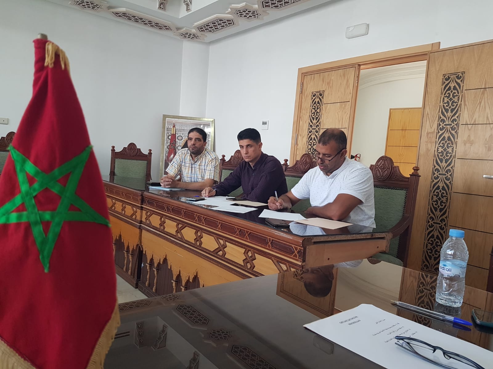 لجنة البنية التحتية تعقد اجتماعا بغرفة الصناعة التقليدية بطنجة لمناقشة وضعية الأنشطة الحرفية بالجهة. لجنة البنية التحتية تعقد اجتماعا بغرفة الصناعة التقليدية بطنجة لمناقشة وضعية الأنشطة الحرفية بالجهة.