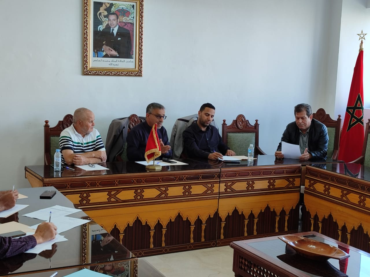 لجنة البنية التحتية تعقد اجتماعا بغرفة الصناعة التقليدية بطنجة لمناقشة وضعية الأنشطة الحرفية بالجهة. لجنة البنية التحتية تعقد اجتماعا بغرفة الصناعة التقليدية بطنجة لمناقشة وضعية الأنشطة الحرفية بالجهة.