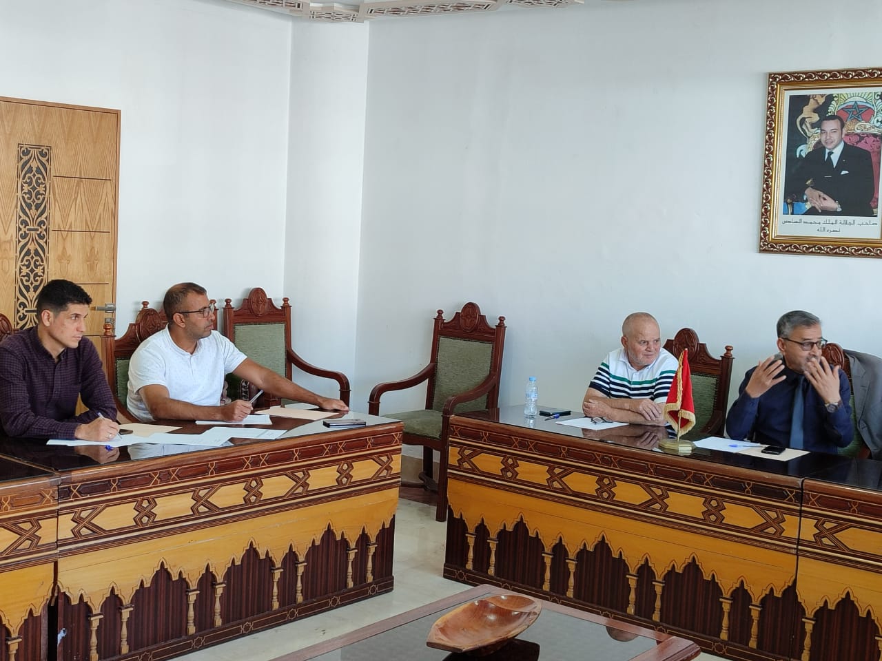 لجنة البنية التحتية تعقد اجتماعا بغرفة الصناعة التقليدية بطنجة لمناقشة وضعية الأنشطة الحرفية بالجهة. لجنة البنية التحتية تعقد اجتماعا بغرفة الصناعة التقليدية بطنجة لمناقشة وضعية الأنشطة الحرفية بالجهة.