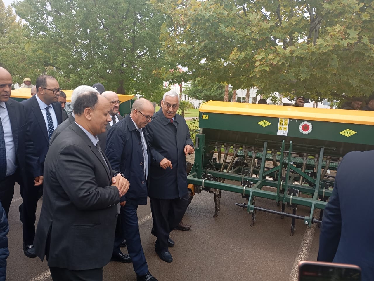 في أول نشاط رسمي له ، وبإجراءات تحفيزية ،أحمد البواري وزير الفلاحة والصيد البحري والتنمية القروية والمياه والغابات يعطي انطلاقة الموسم الفلاحي من مكناس في أول نشاط رسمي له ، وبإجراءات تحفيزية ،أحمد البواري وزير الفلاحة والصيد البحري والتنمية القروية والمياه والغابات يعطي انطلاقة الموسم الفلاحي من مكناس