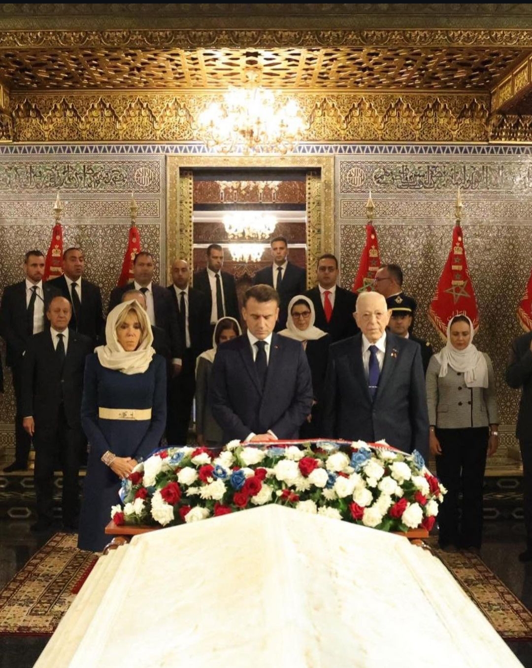 الرئيس الفرنسي السيد إيمانويل ماكرون وحرمه السيدة بريجيت ماكرون يزوران ضريح محمد الخامس