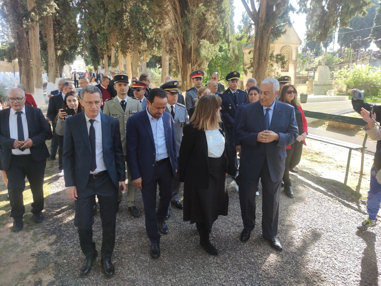 عامل مكناس يزور قبر الجندي المجهول ويترحم على الجنود المغاربة الذين قضو في ساحة الوغى