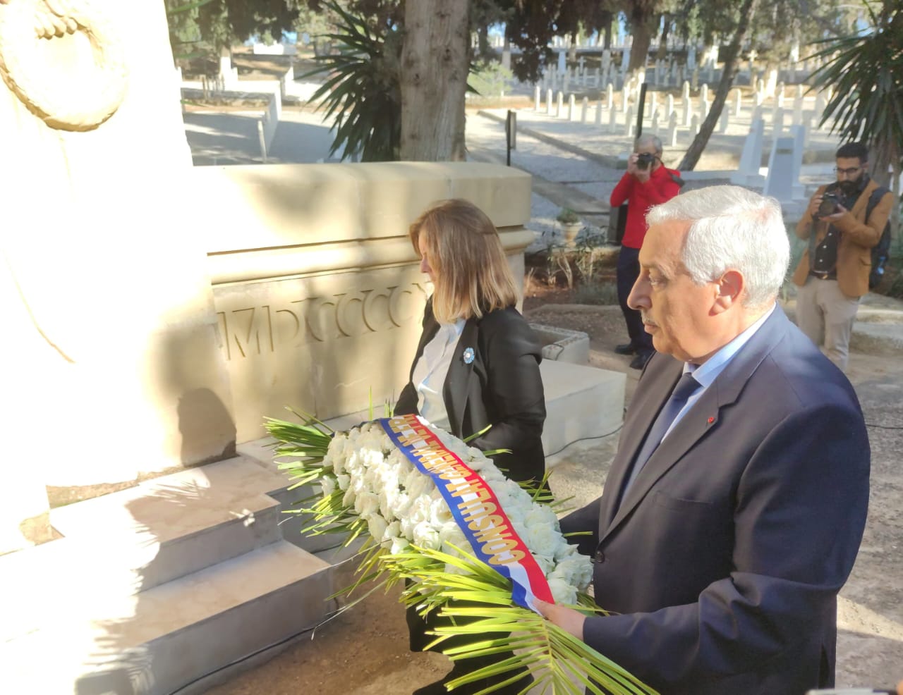 عامل مكناس يزور قبر الجندي المجهول ويترحم على الجنود المغاربة الذين قضو في ساحة الوغى