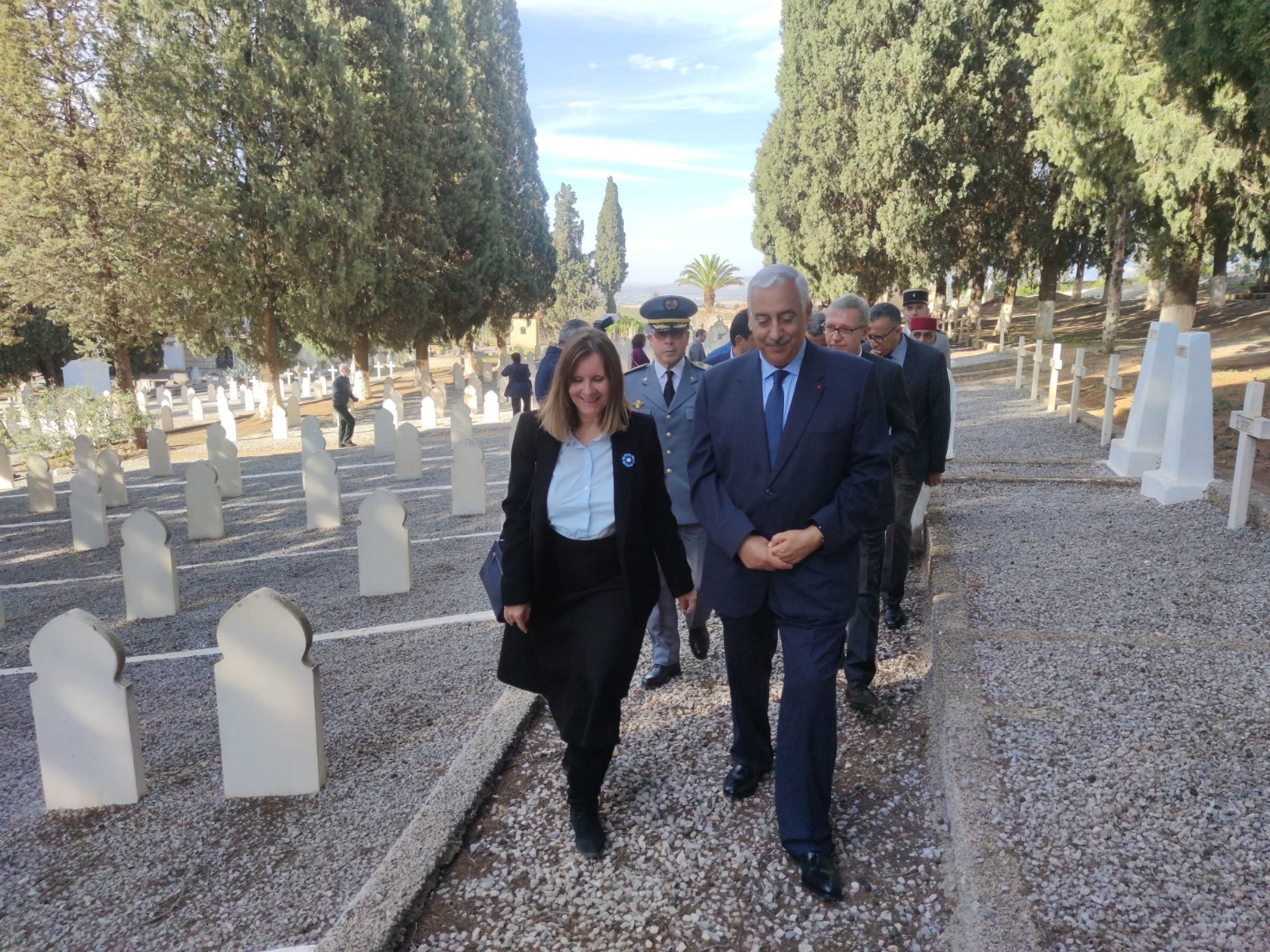 عامل مكناس يزور قبر الجندي المجهول ويترحم على الجنود المغاربة الذين قضو في ساحة الوغى