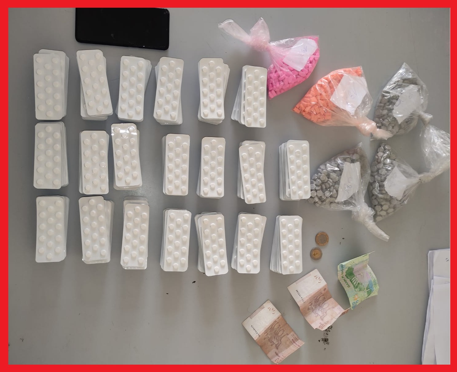 عناصر الشرطة بمكناس توقف سيدة للاشتباه في تورطها في قضية تتعلق بترويج المخدرات