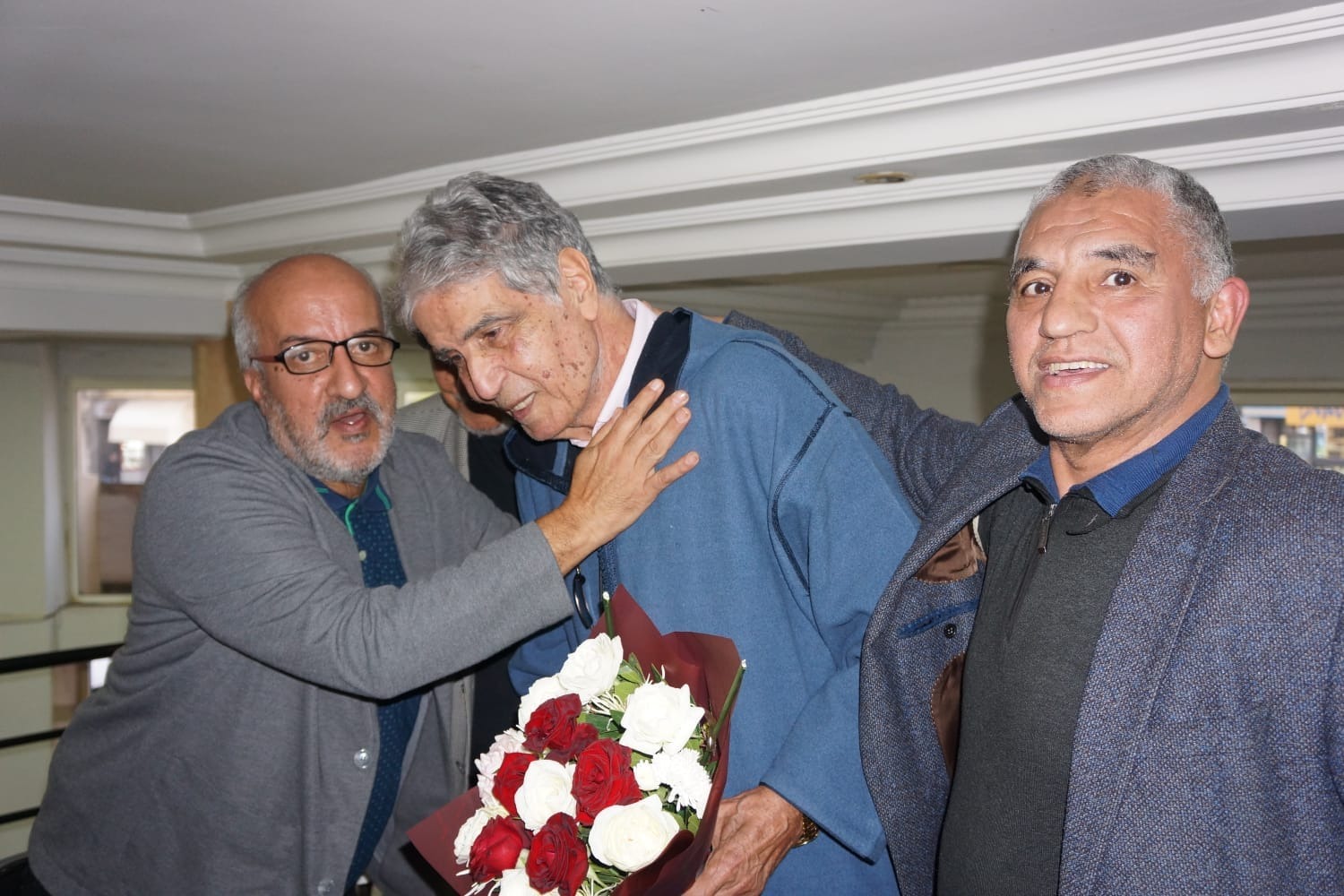 بعد تماثله إلى الشفاء، إعلاميون يجددون الدعوة لإطلاق اسم حميدوش على الملعب البلدي بمكناس