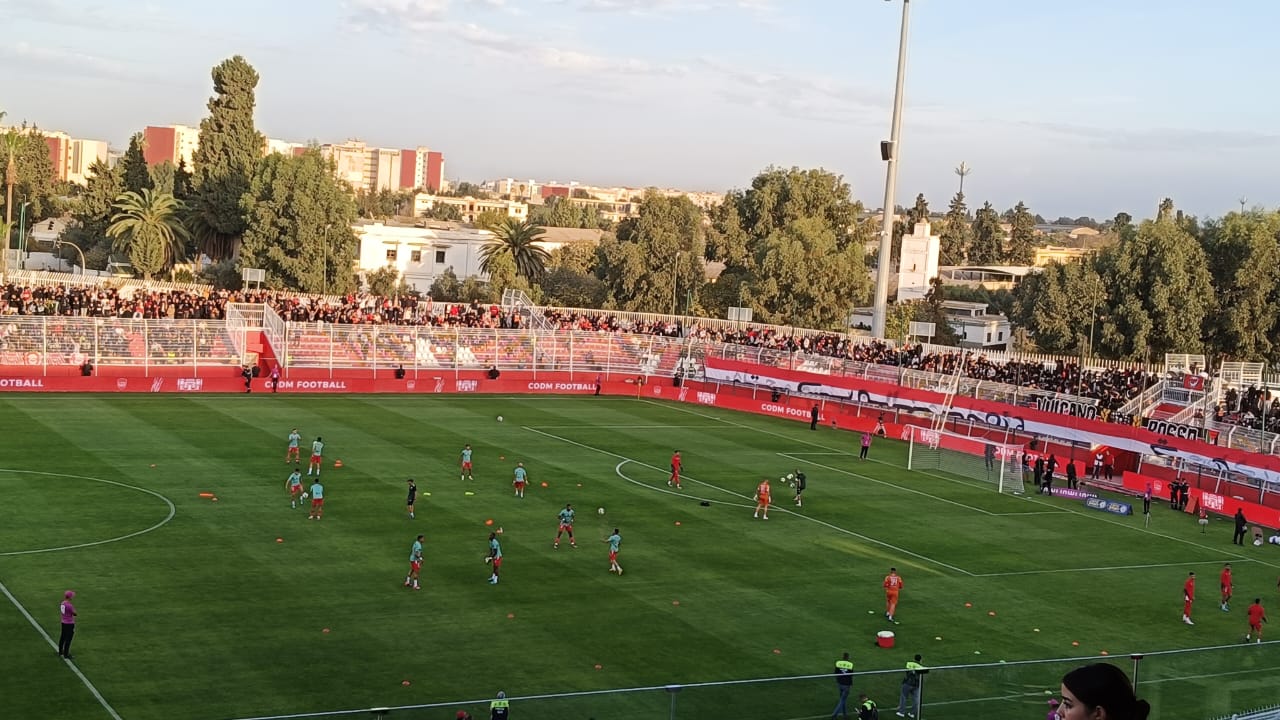 تعادل الكوديم برسم الجولة 12 أمام شباب المحمدية جاء بطعم مرارة الهزيمة. تعادل الكوديم برسم الجولة 12 أمام شباب المحمدية جاء بطعم مرارة الهزيمة.