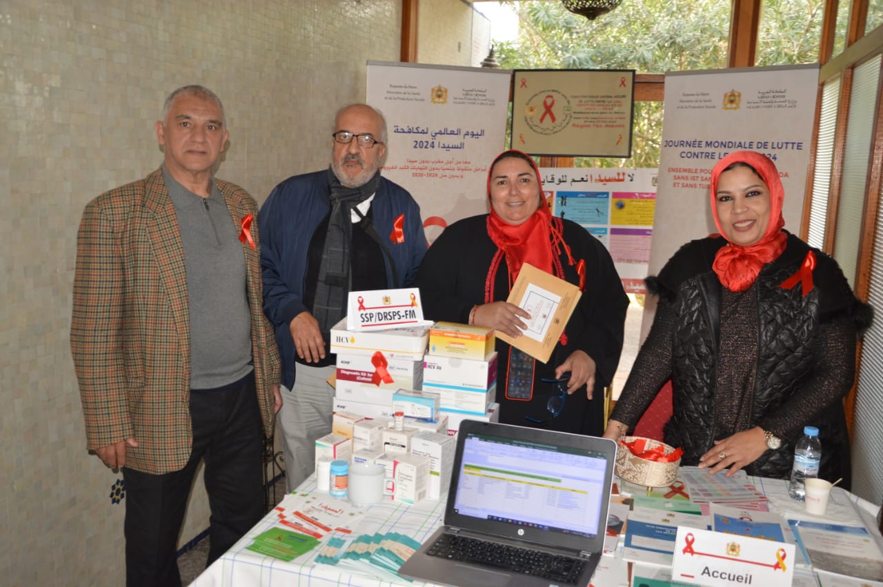 مكناس: المديرية الجهوية للصحة والحماية الاجتماعية بجهة فاس- مكناس تشارك برواق تحسيسي حول داء فقدان المناعة المكتسب على هامش فعاليات النسخة الثالثة لمنتدى جمعية أطباء الاسماعيلية. مكناس: المديرية الجهوية للصحة والحماية الاجتماعية بجهة فاس- مكناس تشارك برواق تحسيسي حول داء فقدان المناعة المكتسب على هامش فعاليات النسخة الثالثة لمنتدى جمعية أطباء الاسماعيلية.