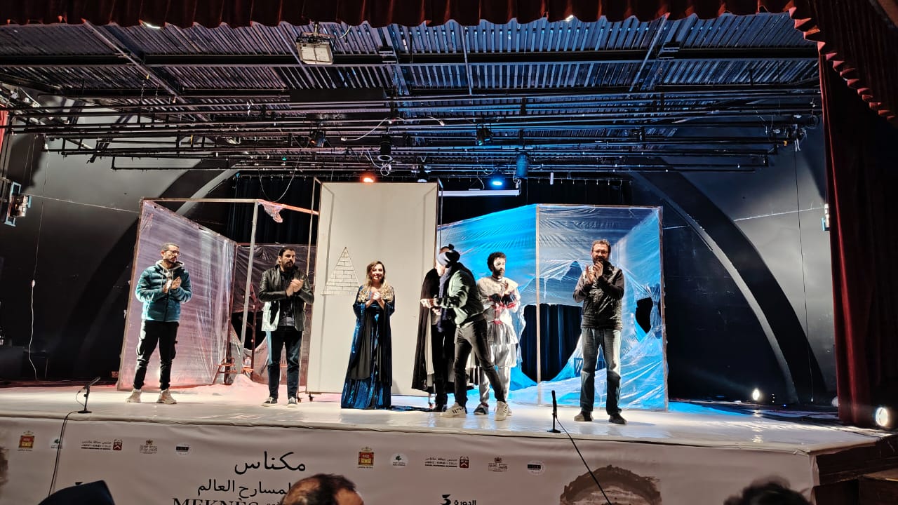 مسرحية جدار إخراج ياسين أحجام. مسرحية جدار إخراج ياسين أحجام.