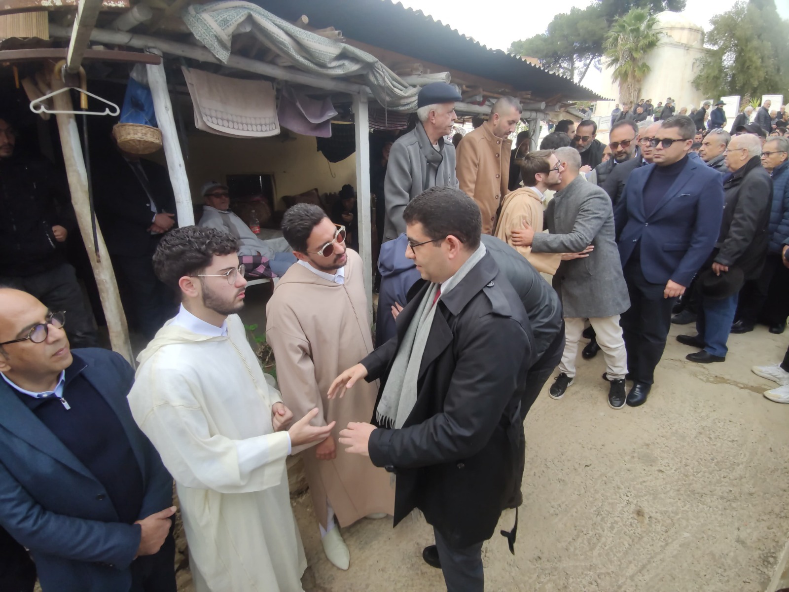 جواد الشامي يودع أهل مكناس في جنازة التأمت فيها كل أطياف القوى الحية وطنيا ومحليا جواد الشامي يودع أهل مكناس في جنازة التأمت فيها كل أطياف القوى الحية وطنيا ومحليا