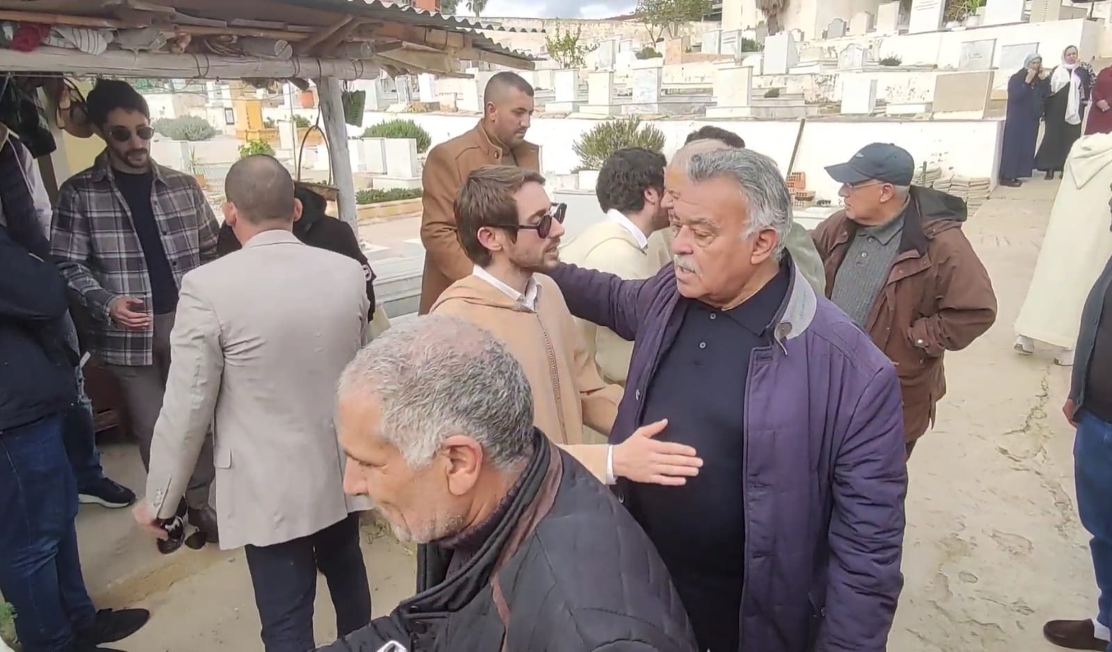 جواد الشامي يودع أهل مكناس في جنازة التأمت فيها كل أطياف القوى الحية وطنيا ومحليا جواد الشامي يودع أهل مكناس في جنازة التأمت فيها كل أطياف القوى الحية وطنيا ومحليا