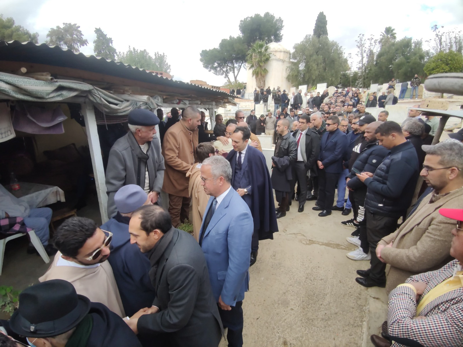 جواد الشامي يودع أهل مكناس في جنازة التأمت فيها كل أطياف القوى الحية وطنيا ومحليا جواد الشامي يودع أهل مكناس في جنازة التأمت فيها كل أطياف القوى الحية وطنيا ومحليا