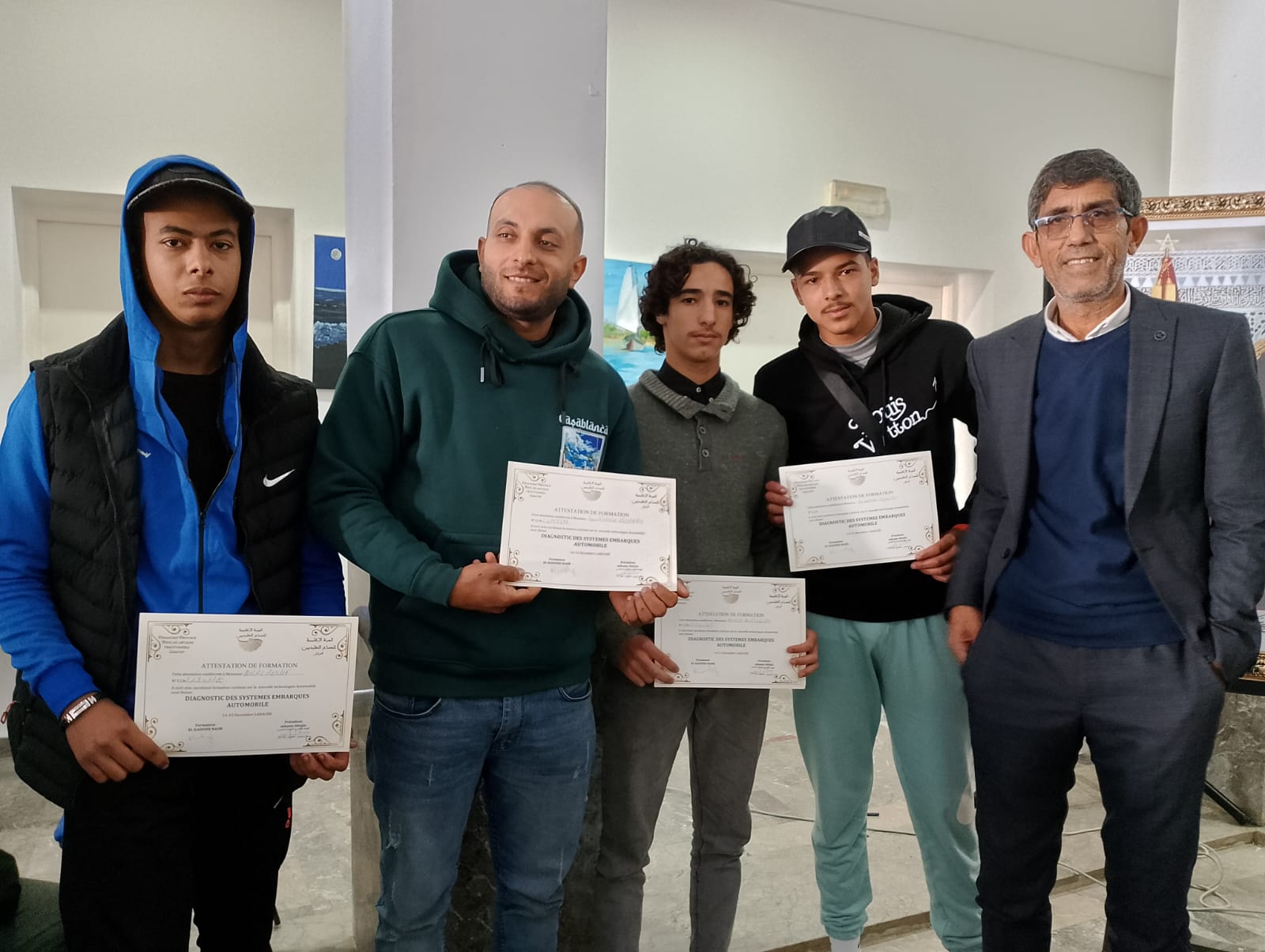 توزيع شواهد الدورة التكوينية المتخصصة في تشخيص أعطاب السيارات بالحاسوب