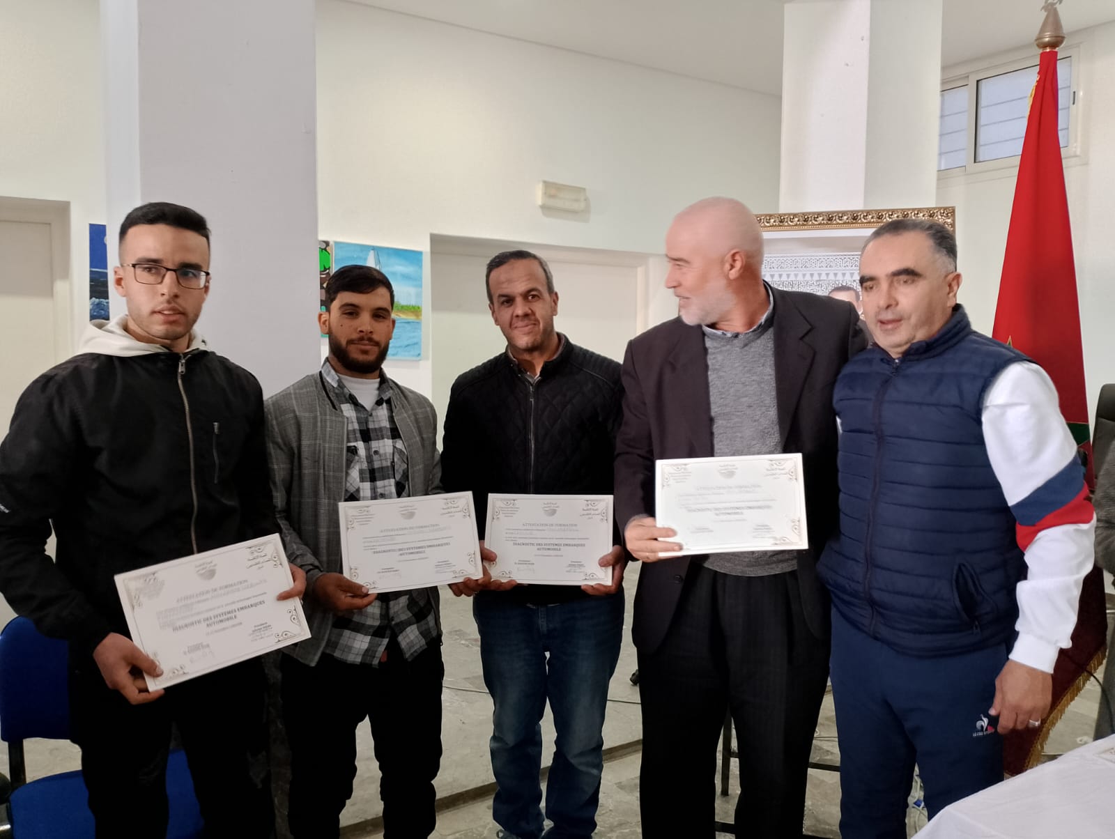 توزيع شواهد الدورة التكوينية المتخصصة في تشخيص أعطاب السيارات بالحاسوب