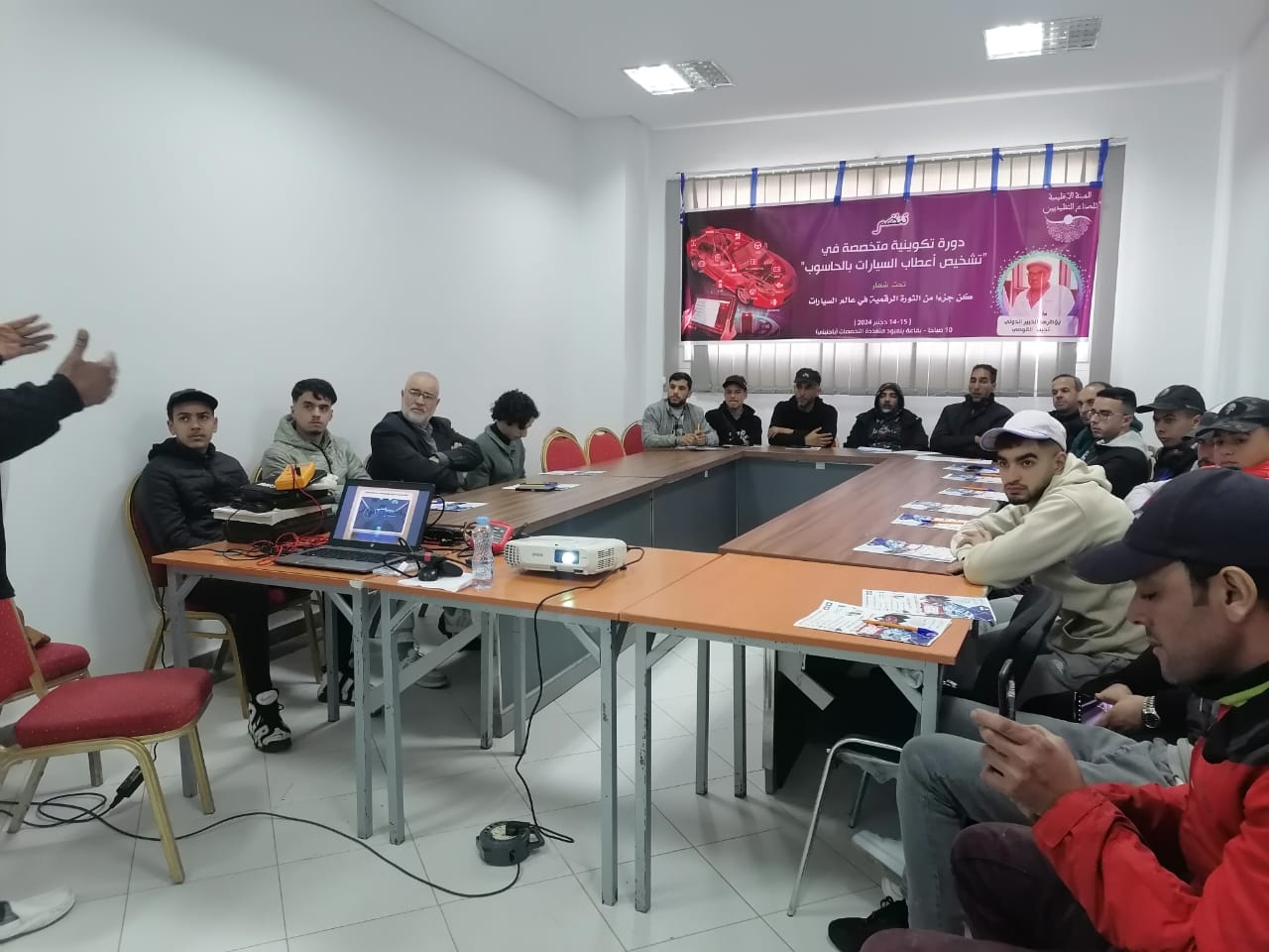 توزيع شواهد الدورة التكوينية المتخصصة في تشخيص أعطاب السيارات بالحاسوب