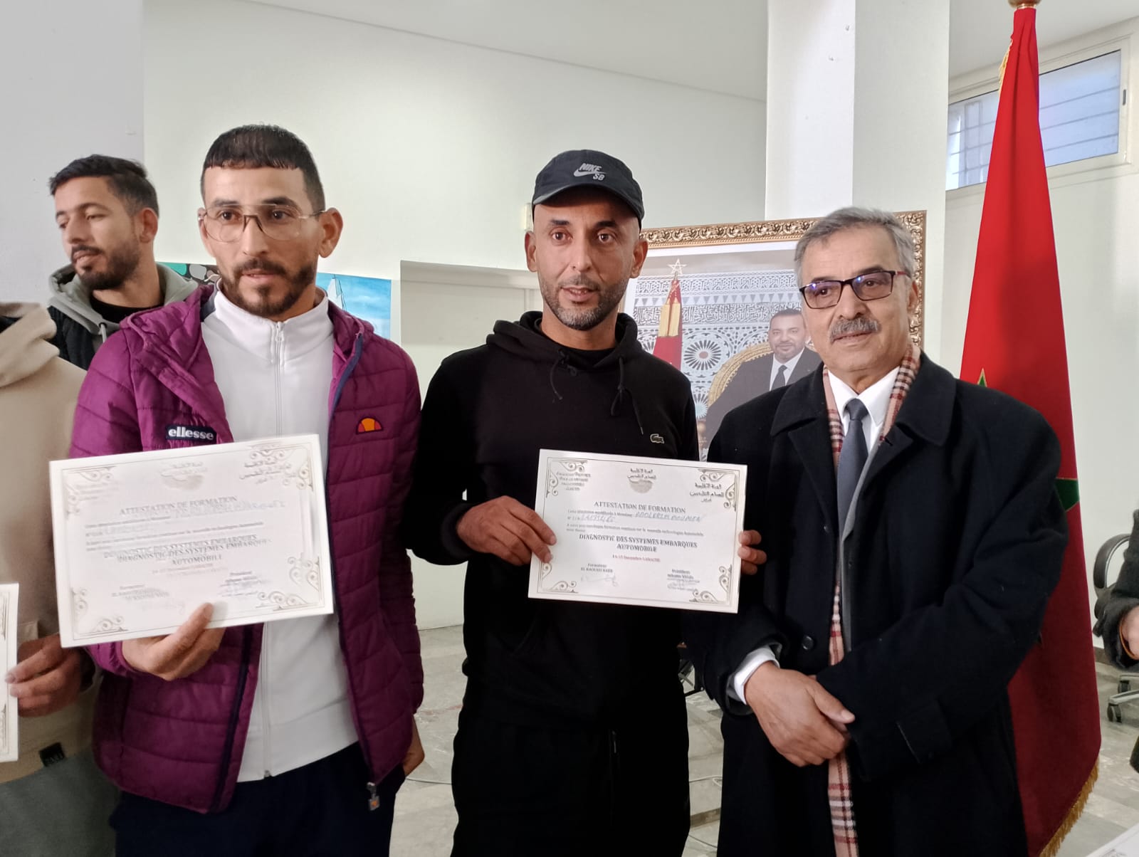 توزيع شواهد الدورة التكوينية المتخصصة في تشخيص أعطاب السيارات بالحاسوب