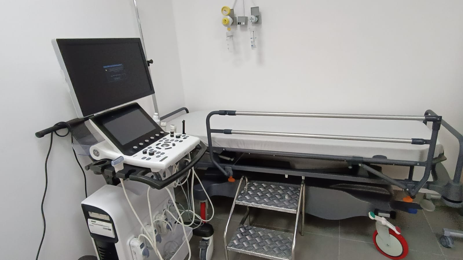 السيد عبد الغني الصبار عامل عمالة مكناس والمدير العام لمجموعة أكديطال، رشدي طالب، يفتتحان مصحة أكديطال الخاصة مكناس السيد عبد الغني الصبار عامل عمالة مكناس والمدير العام لمجموعة أكديطال، رشدي طالب، يفتتحان مصحة أكديطال الخاصة مكناس