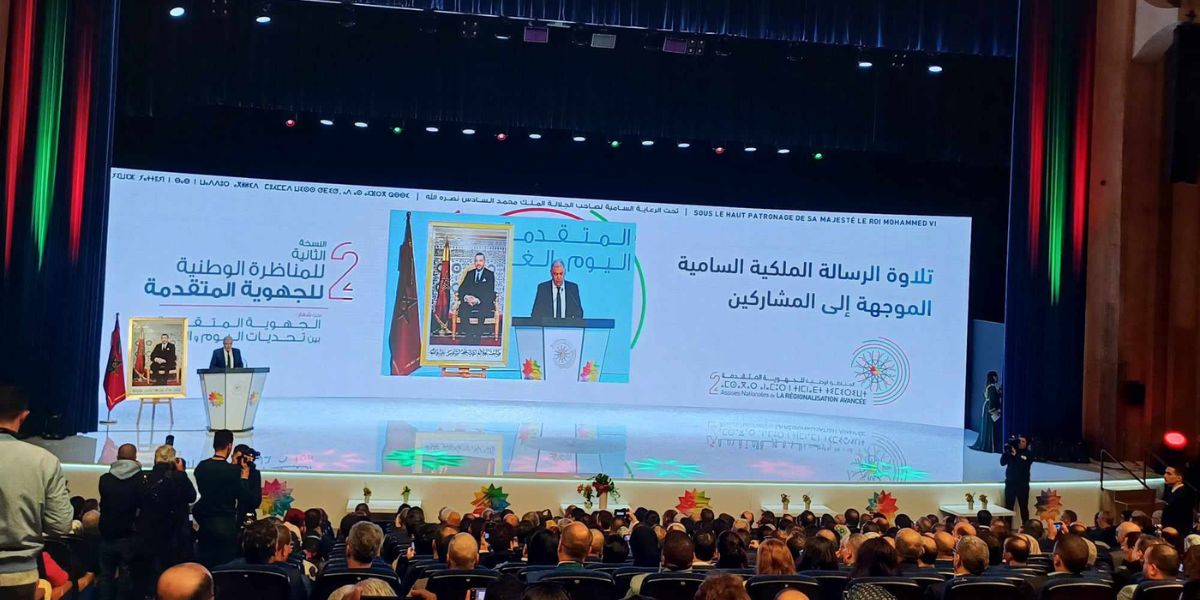 المناظرة الوطنية الثانية للجهوية المتقدمة.. جلالة الملك يدعو للخروج بخارطة طريق واضحة المعالم ومتوافق بشأنها تتيح اعتماد توجهات استراتيجية للمرحلة القادمة المناظرة الوطنية الثانية للجهوية المتقدمة.. جلالة الملك يدعو للخروج بخارطة طريق واضحة المعالم ومتوافق بشأنها تتيح اعتماد توجهات استراتيجية للمرحلة القادمة
