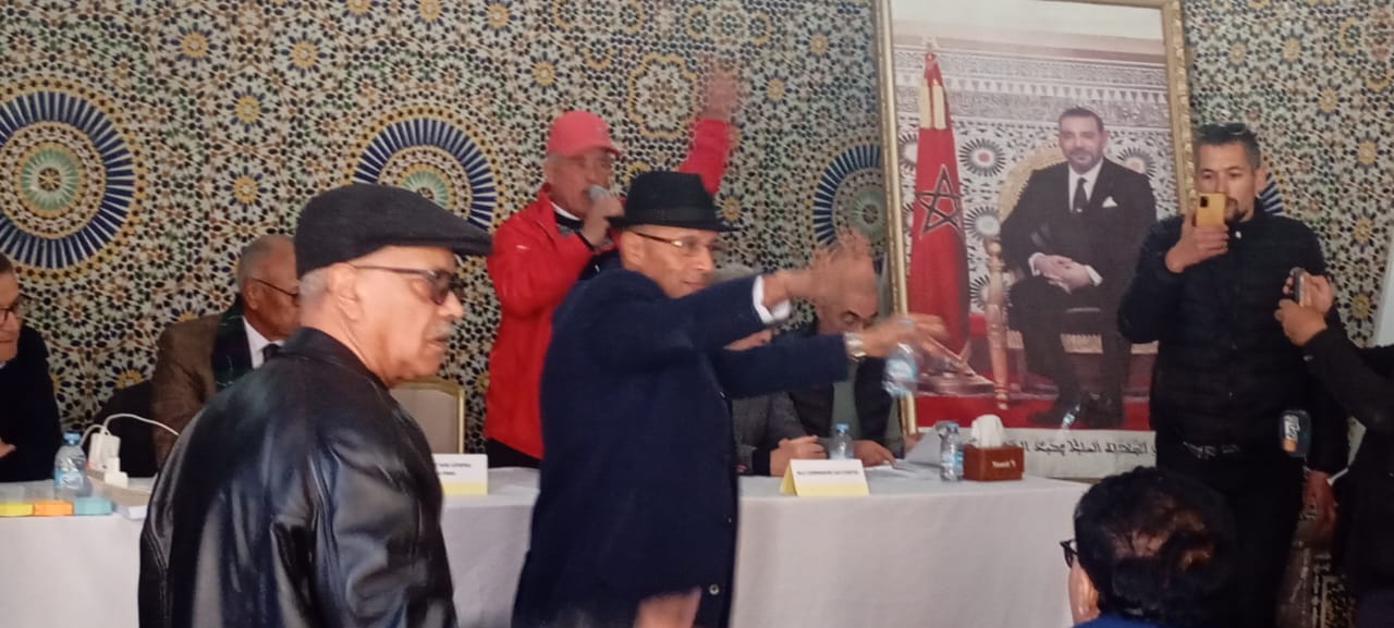 عدم توفر النصاب القانوني يرغم نادي الغولف الملكي بمكناس تأجيل جمعه الانتخابي إلى 6 يناير 2025 عدم توفر النصاب القانوني يرغم نادي الغولف الملكي بمكناس تأجيل جمعه الانتخابي إلى 6 يناير 2025