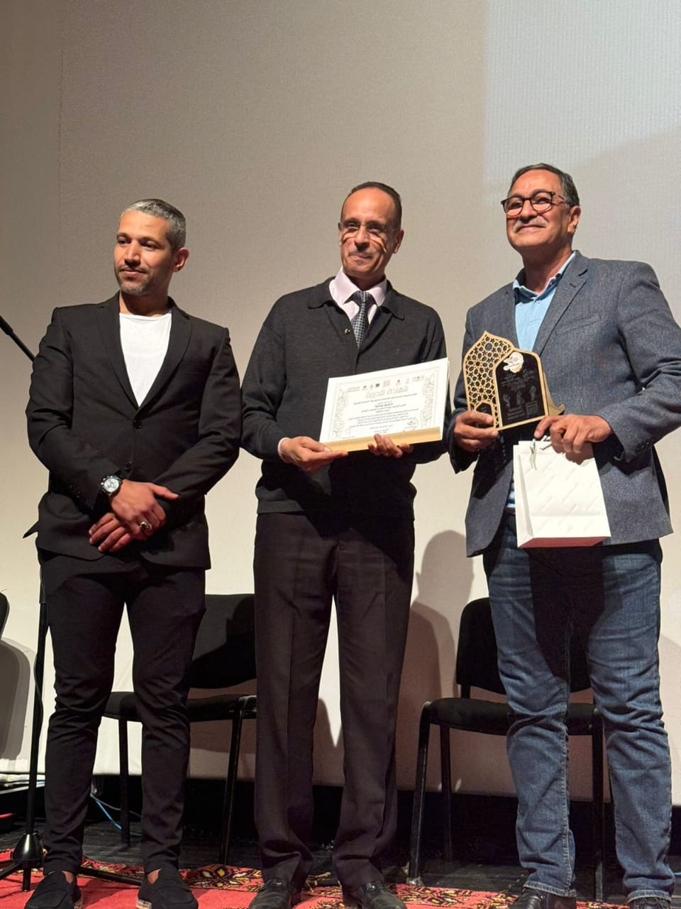 اختتام ناجح للدورة الخامسة لصالون الإلهام الدولي للفن التشكيلي بتارودانت     مسكه تكريم الفنان المنصوري الذي حملت الدورة اسمه