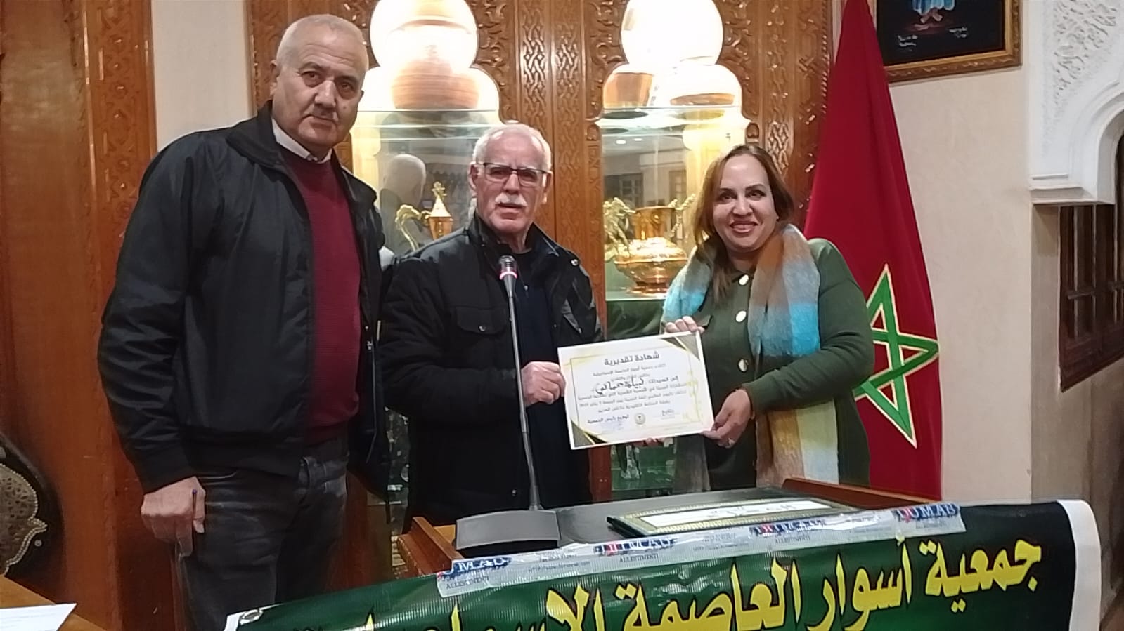 جمعية أسوار العاصمة الإسماعيلية بمكناس تنظم أمسية شعرية احتفاء باليوم العالمي للغة العربية. جمعية أسوار العاصمة الإسماعيلية بمكناس تنظم أمسية شعرية احتفاء باليوم العالمي للغة العربية.