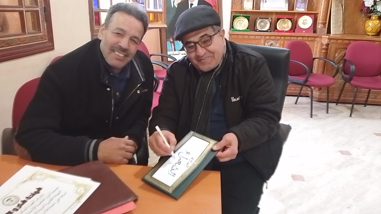 جمعية أسوار العاصمة الإسماعيلية بمكناس تنظم أمسية شعرية احتفاء باليوم العالمي للغة العربية. جمعية أسوار العاصمة الإسماعيلية بمكناس تنظم أمسية شعرية احتفاء باليوم العالمي للغة العربية.