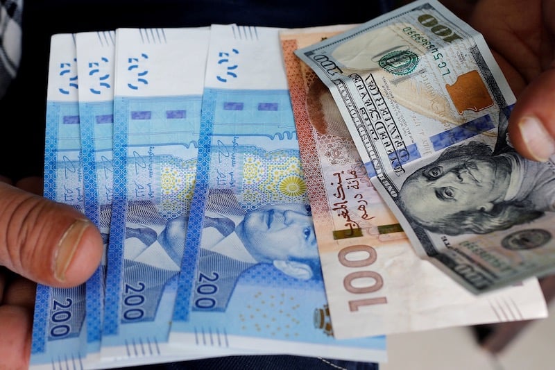 الدرهم يتراجع مقابل الدولار والأورو
