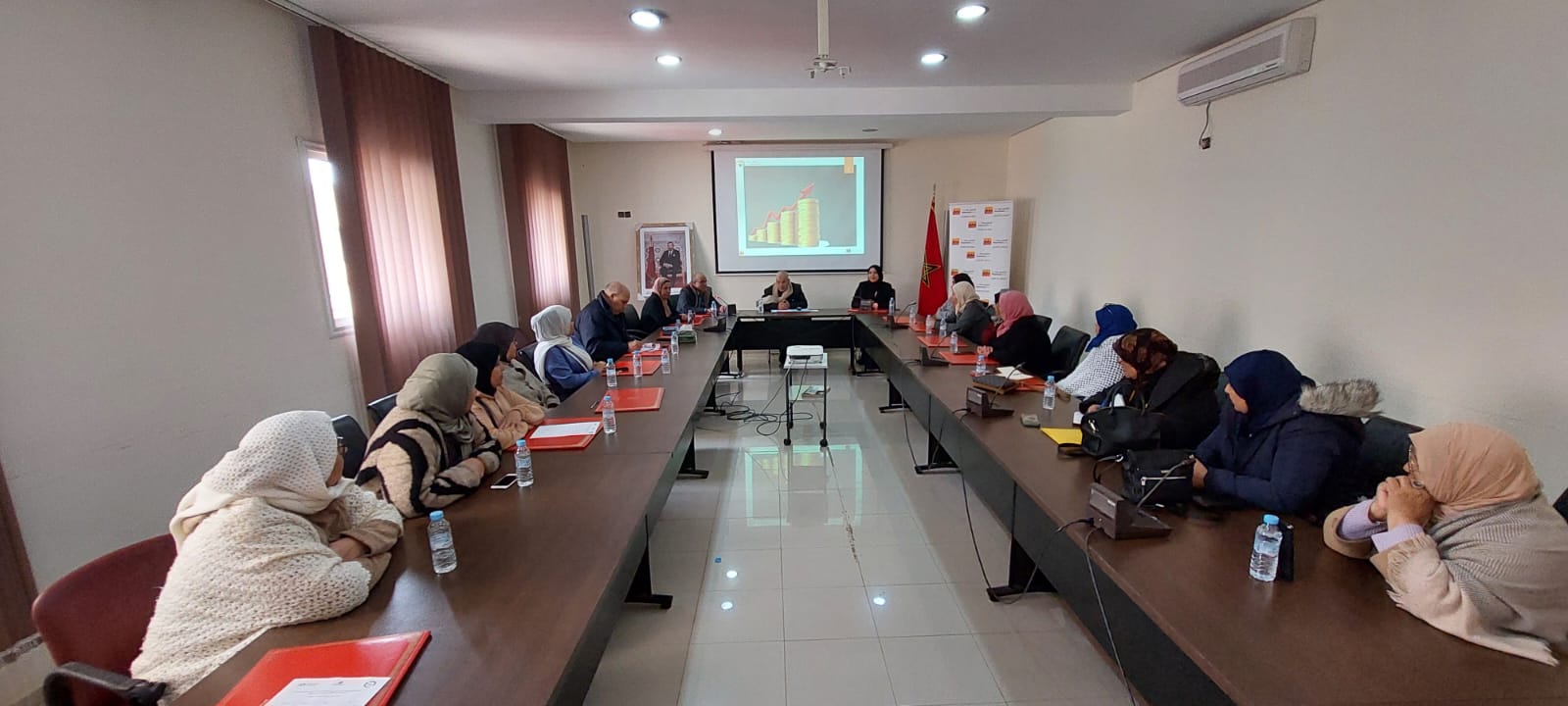 دورة تكوينية في مجال خلق المقاولة والتربية المالية لحاملي المشاريع والمقاولات والتعاونيات بخريبكة دورة تكوينية في مجال خلق المقاولة والتربية المالية لحاملي المشاريع والمقاولات والتعاونيات بخريبكة