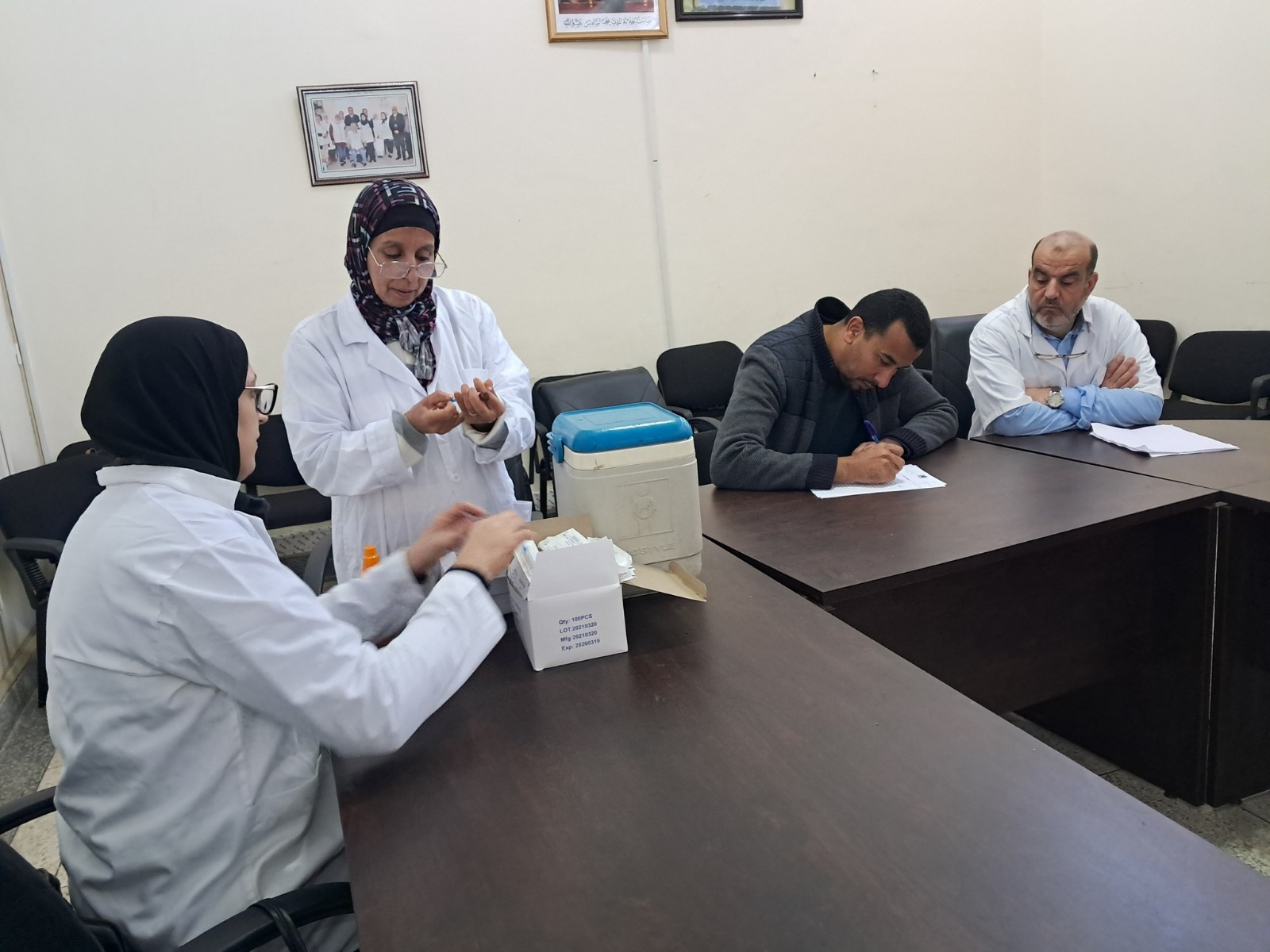 تدابير وقائية وحملة تلقيح واسعة ضد الحصبة بين العاملين بمستشفى محمد الخامس بمكناس تدابير وقائية وحملة تلقيح واسعة ضد الحصبة بين العاملين بمستشفى محمد الخامس بمكناس