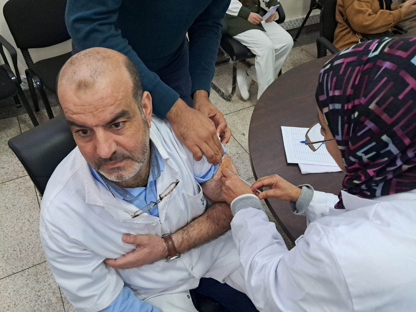 تدابير وقائية وحملة تلقيح واسعة ضد الحصبة بين العاملين بمستشفى محمد الخامس بمكناس تدابير وقائية وحملة تلقيح واسعة ضد الحصبة بين العاملين بمستشفى محمد الخامس بمكناس