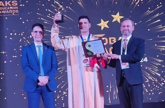 رجل تعليم مغربي من تارودانت يتوج في الهند بجائزة رجل تعليم مغربي من تارودانت يتوج في الهند بجائزة