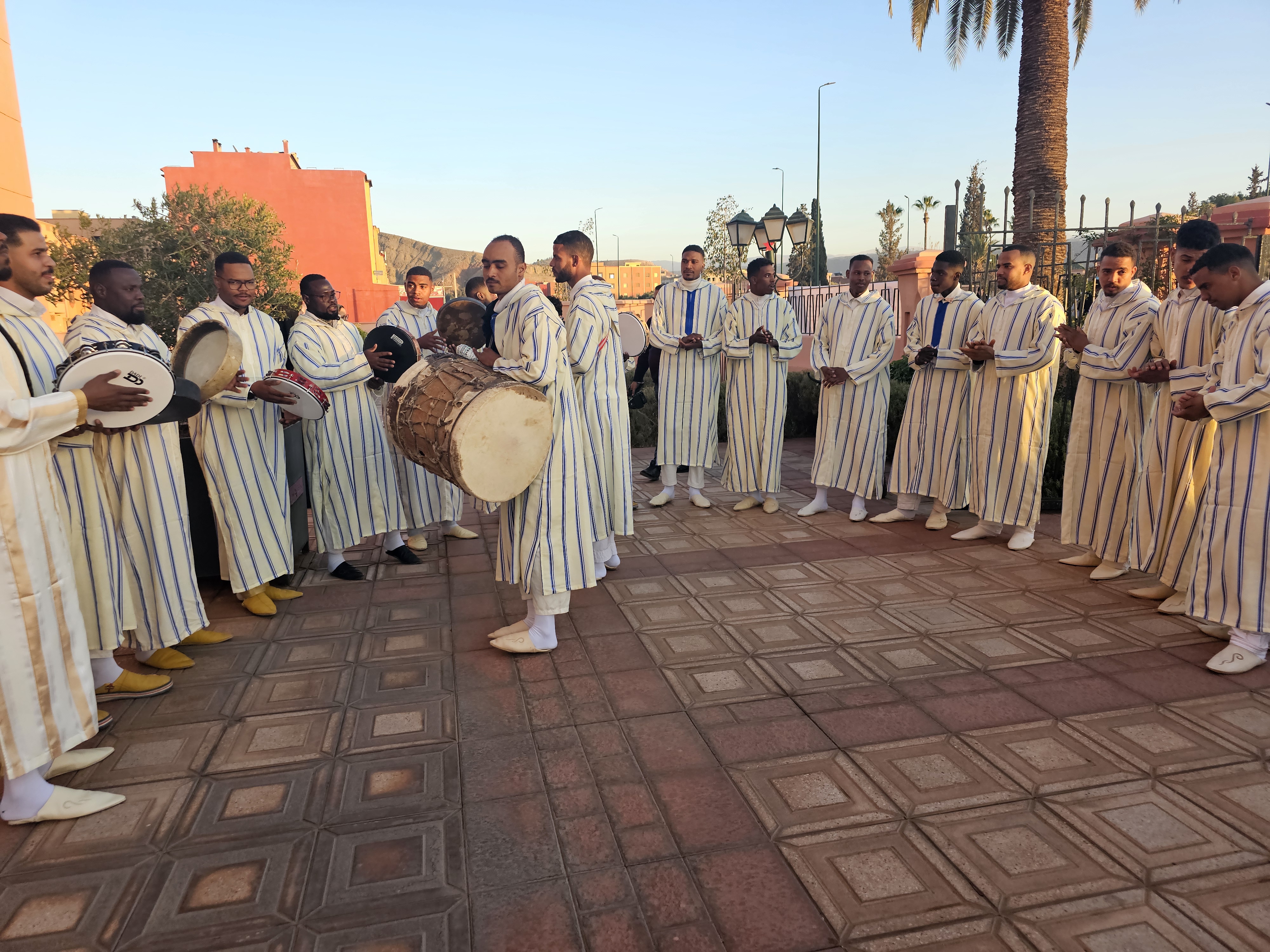 دار الشعر بمراكش تحتفي بالسنة الأمازيغية الجديدة(2975) في مدينة آيت اورير آيت صالح وصفية وامدجار وبوترفاس في ضيافة دار الشعر بمراكش تحتفي بالسنة الأمازيغية الجديدة(2975) في مدينة آيت اورير آيت صالح وصفية وامدجار وبوترفاس في ضيافة