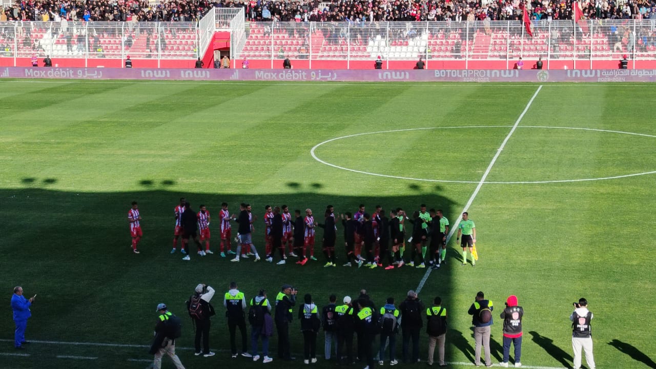 مباراة هتشكوكية الأطوار جمعت بين الكوديم والجيش الملكي. مباراة هتشكوكية الأطوار جمعت بين الكوديم والجيش الملكي.