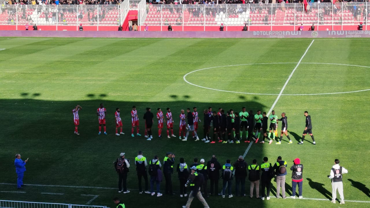 مباراة هتشكوكية الأطوار جمعت بين الكوديم والجيش الملكي. مباراة هتشكوكية الأطوار جمعت بين الكوديم والجيش الملكي.