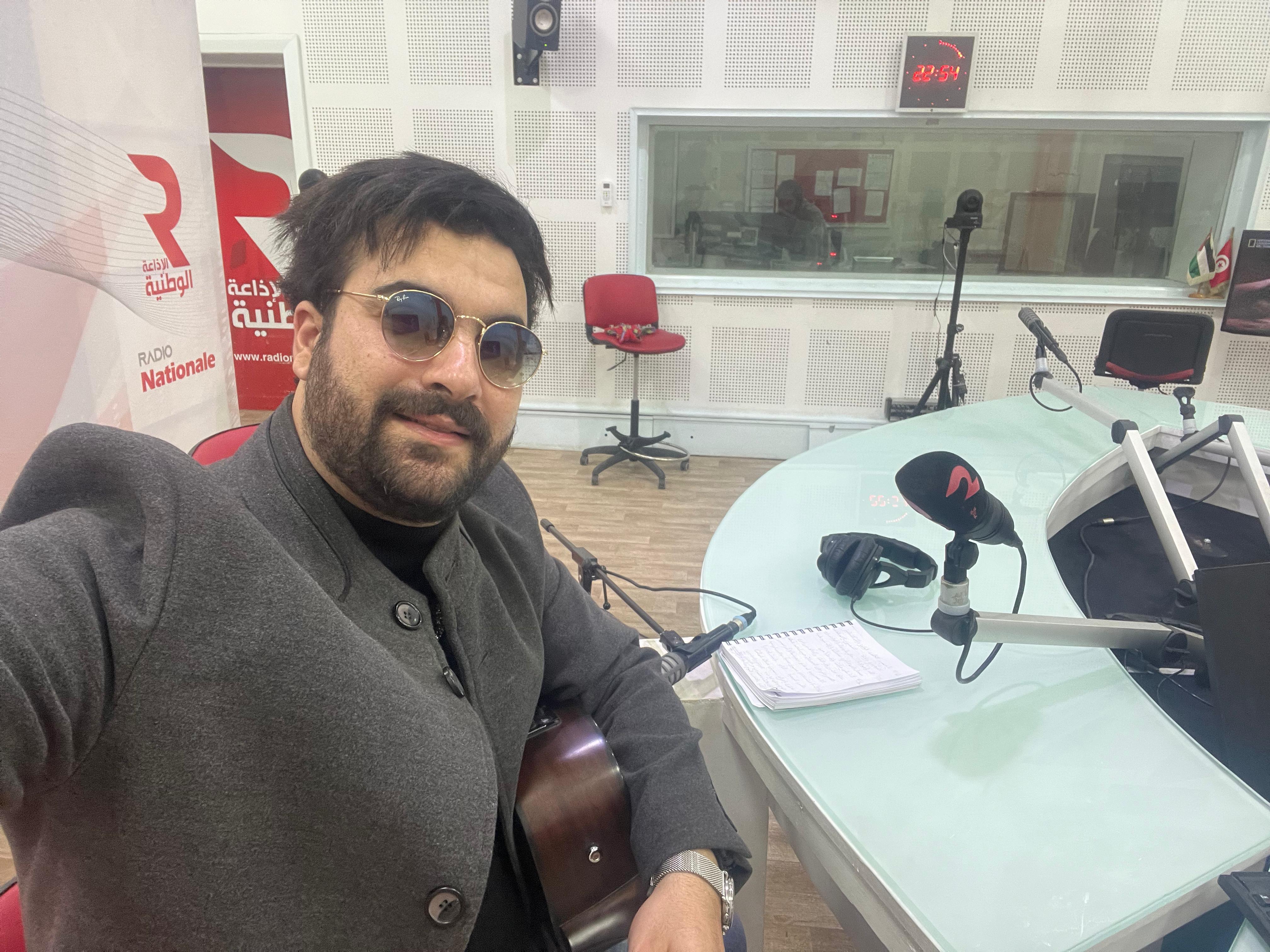 وسائل الإعلام التونسية تستقبل نصر مكري وجديده وسائل الإعلام التونسية تستقبل نصر مكري وجديده