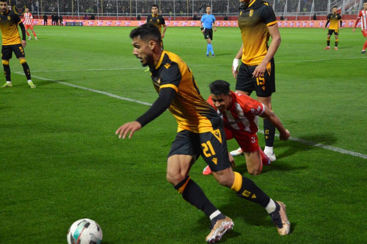 الكوديم يُضيعُ كسب نقاط الفوز ضد فريق اتحاد تواركة ويكتفي بتعادل سلبي الكوديم يُضيعُ كسب نقاط الفوز ضد فريق اتحاد تواركة ويكتفي بتعادل سلبي