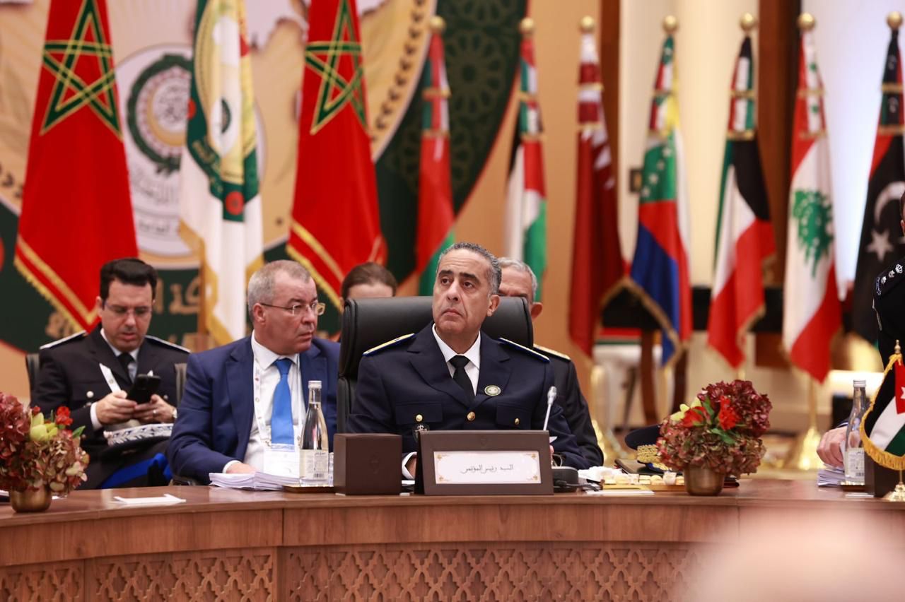 توشيح عبد اللطيف حموشي بوسام الأمير نايف للأمن العربي من الدرجة الأولى. (بلاغ للمديرية العامة للأمن الوطني)