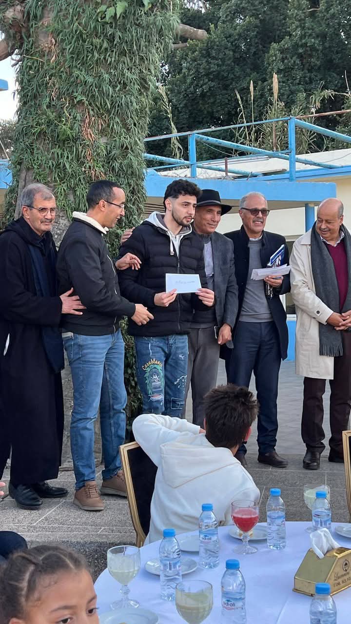 المكتب المديري لجمعية النادي الرياضي المكناسي يكافئ سباحي النادي  تقديرا لإنجازاتهم في البطولة الشتوية .