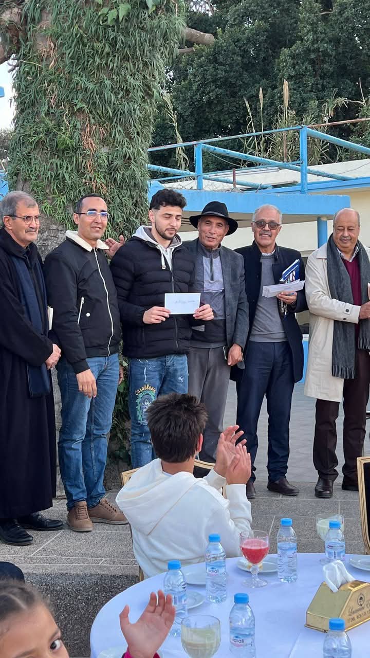 المكتب المديري لجمعية النادي الرياضي المكناسي يكافئ سباحي النادي  تقديرا لإنجازاتهم في البطولة الشتوية .