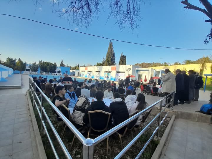 المكتب المديري لجمعية النادي الرياضي المكناسي يكافئ سباحي النادي  تقديرا لإنجازاتهم في البطولة الشتوية .