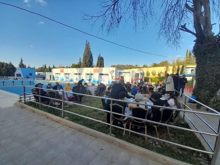 المكتب المديري لجمعية النادي الرياضي المكناسي يكافئ سباحي النادي  تقديرا لإنجازاتهم في البطولة الشتوية .