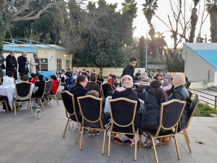 المكتب المديري لجمعية النادي الرياضي المكناسي يكافئ سباحي النادي  تقديرا لإنجازاتهم في البطولة الشتوية .