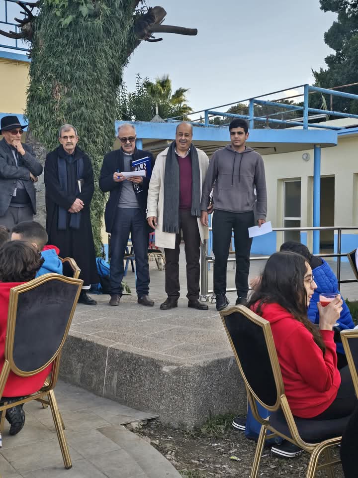 المكتب المديري لجمعية النادي الرياضي المكناسي يكافئ سباحي النادي  تقديرا لإنجازاتهم في البطولة الشتوية .