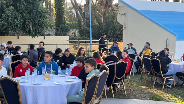 المكتب المديري لجمعية النادي الرياضي المكناسي يكافئ سباحي النادي  تقديرا لإنجازاتهم في البطولة الشتوية .