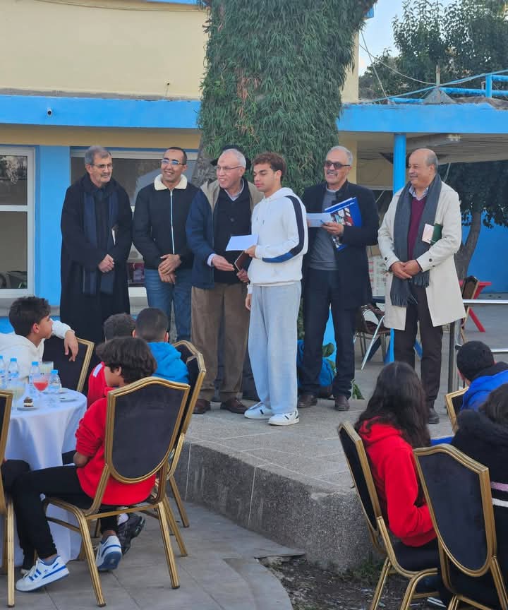 المكتب المديري لجمعية النادي الرياضي المكناسي يكافئ سباحي النادي  تقديرا لإنجازاتهم في البطولة الشتوية .