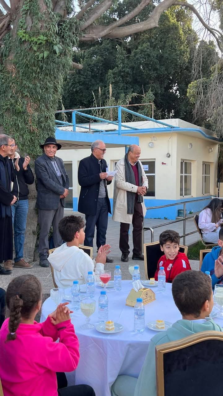 المكتب المديري لجمعية النادي الرياضي المكناسي يكافئ سباحي النادي  تقديرا لإنجازاتهم في البطولة الشتوية .