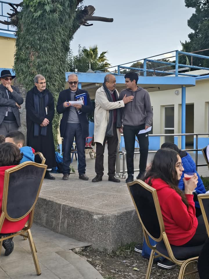 المكتب المديري لجمعية النادي الرياضي المكناسي يكافئ سباحي النادي  تقديرا لإنجازاتهم في البطولة الشتوية .