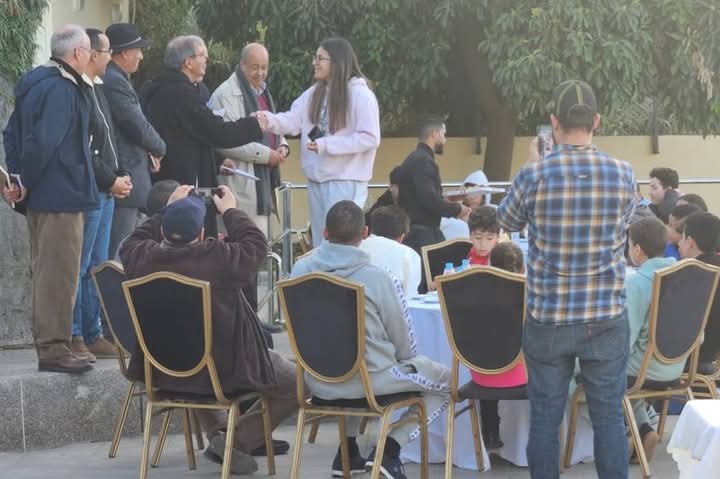 المكتب المديري لجمعية النادي الرياضي المكناسي يكافئ سباحي النادي  تقديرا لإنجازاتهم في البطولة الشتوية .