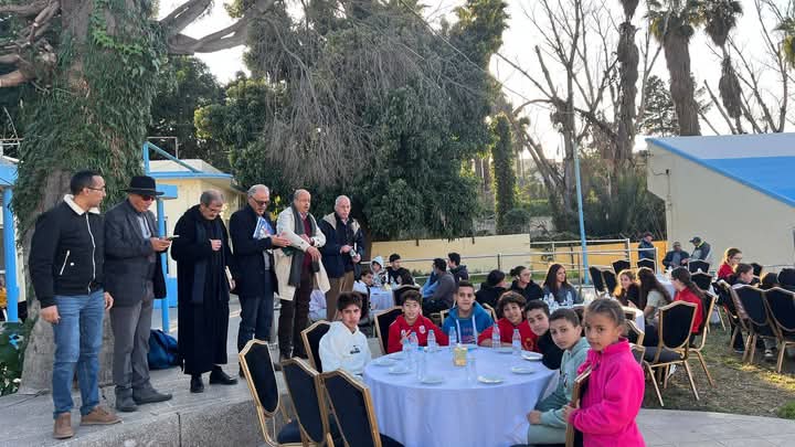 المكتب المديري لجمعية النادي الرياضي المكناسي يكافئ سباحي النادي  تقديرا لإنجازاتهم في البطولة الشتوية .